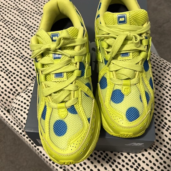 New Balance Mens Shoes - Yellow and Blue - Picture 3 of 3